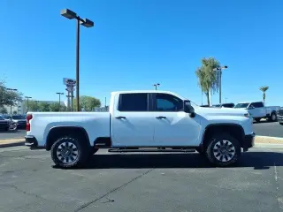 Chevrolet Silverado 2500HD 2023 4x4 Custom Cabina Crew 4 puertas
