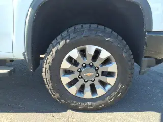 Chevrolet Silverado 2500HD 2023 4x4 Custom Cabina Crew 4 puertas