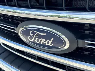 Ford F-250 Super Duty 2021 4x4 Lariat 4dr Crew Cab 8 ft. LB Pickup