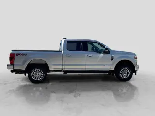 Ford F-250 Super Duty 2021 4x4 Lariat 4dr Crew Cab 8 ft. LB Pickup