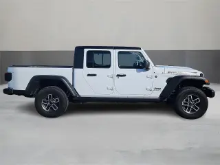Jeep Gladiator 2026 4x4 Mojave 4dr Crew Cab 5.0 ft. SB