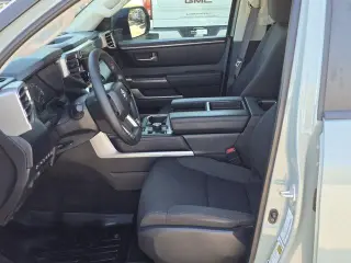 Toyota Tundra 2024 4x4 SR5 4dr CrewMax Cab Pickup SB