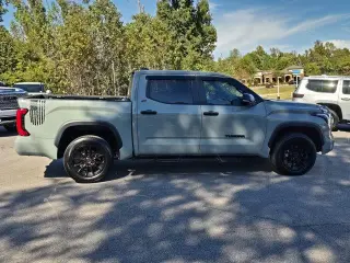 Toyota Tundra 2024 4x4 SR5 4dr CrewMax Cab Pickup SB