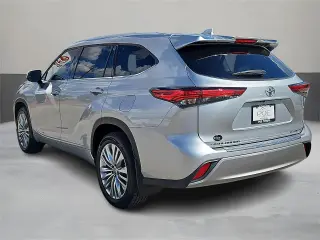 Toyota Highlander 2023 Platinum SUV 4 puertas