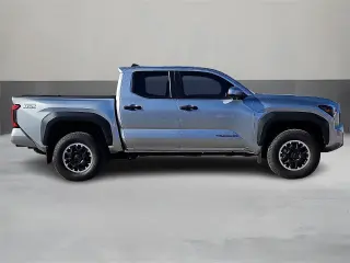 Toyota Tacoma 2024 4x4 SR5 4dr Double Cab 5.0 ft SB