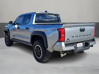 Toyota Tacoma 2024 4x4 SR5 4dr Double Cab 5.0 ft SB