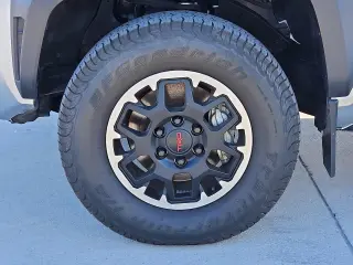 Toyota Tacoma 2024 4x4 SR5 4dr Double Cab 5.0 ft SB