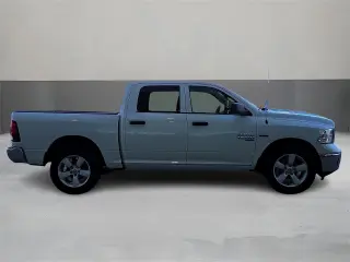 Ram 1500 Classic 2023 4x4 Tradesman 4dr Crew Cab 5.5 ft. SB Pickup