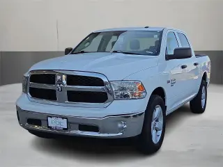 Ram 1500 Classic 2023 4x4 Tradesman 4dr Crew Cab 5.5 ft. SB Pickup