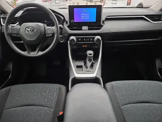 Toyota RAV4 2025 XLE 4dr SUV