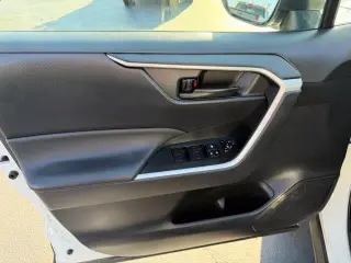 Toyota RAV4 2022 AWD LE 4dr SUV