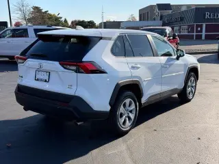 Toyota RAV4 2022 AWD LE 4dr SUV