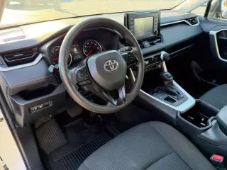Toyota RAV4 2022 AWD LE 4dr SUV