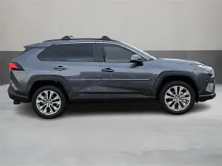 Toyota RAV4 2025 XLE Premium SUV de 4 puertas
