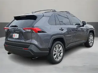 Toyota RAV4 2025 XLE Premium SUV de 4 puertas