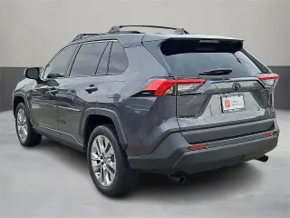 Toyota RAV4 2025 XLE Premium SUV de 4 puertas