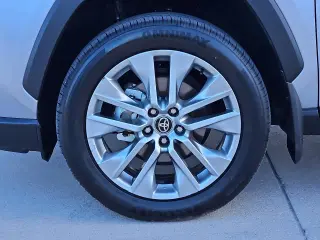Toyota RAV4 2025 XLE Premium 4 SUV