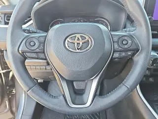 Toyota RAV4 2023 XLE Premium 4dr SUV