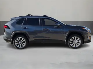 Toyota RAV4 2023 XLE Premium 4dr SUV
