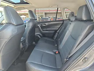 Toyota RAV4 2023 XLE Premium 4dr SUV