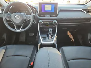 Toyota RAV4 2023 XLE Premium 4dr SUV