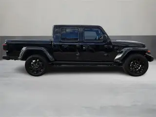 Jeep Gladiator 2024 4x4 NightHawk 4dr Crew Cab 5.0 ft. SB