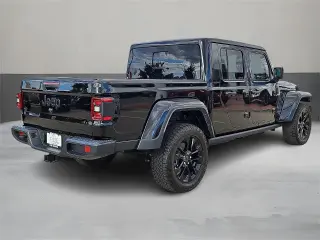 Jeep Gladiator 2024 4x4 NightHawk 4dr Crew Cab 5.0 ft. SB
