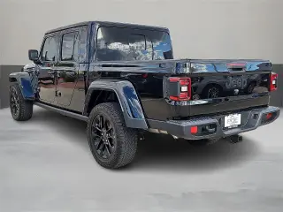 Jeep Gladiator 2024 4x4 NightHawk 4dr Crew Cab 5.0 ft. SB