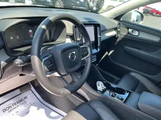 Volvo XC40 2025 AWD B5 Plus Tema Brillante 4dr SUV