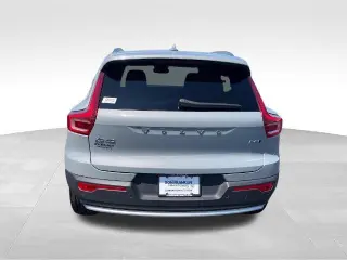 Volvo XC40 2025 AWD B5 Plus Tema Brillante 4dr SUV