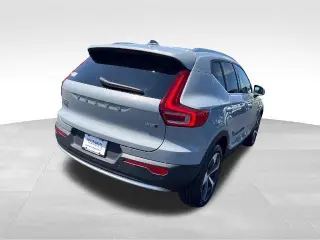 Volvo XC40 2025 AWD B5 Plus Tema Brillante 4dr SUV