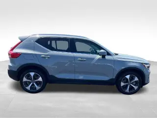 Volvo XC40 2025 AWD B5 Plus Tema Brillante 4dr SUV