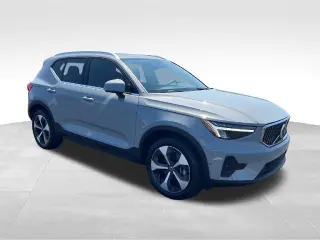 Volvo XC40 2025 AWD B5 Plus Tema Brillante 4dr SUV