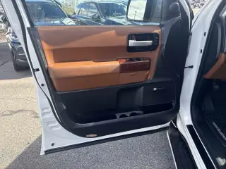 2013 Toyota Sequoia