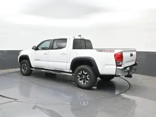 Toyota Tacoma 2016 4x4 SR V6 4dr Double Cab 5.0 ft SB