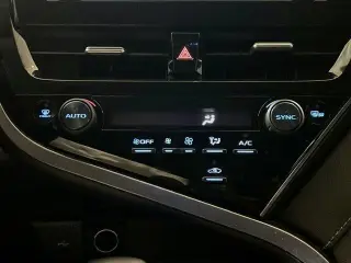 Toyota Camry 2023 SE Sedán 4 puertas