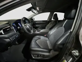 Toyota Camry 2023 SE Sedán 4 puertas