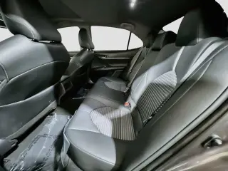 Toyota Camry 2023 SE Sedán 4 puertas