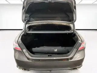 Toyota Camry 2023 SE Sedán 4 puertas