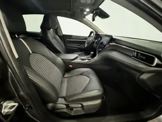 Toyota Camry 2023 SE Sedán 4 puertas