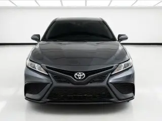 Toyota Camry 2023 SE Sedán 4 puertas