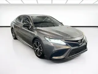 Toyota Camry 2023 SE Sedán 4 puertas