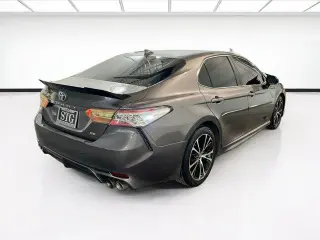 Toyota Camry 2023 SE Sedán 4 puertas