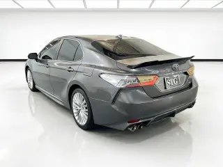 Toyota Camry 2023 SE Sedán 4 puertas
