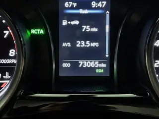 Toyota Camry 2023 SE Sedán 4 puertas