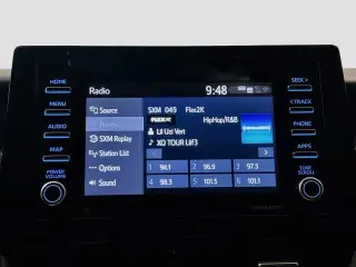 Toyota Camry 2023 SE Sedán 4 puertas