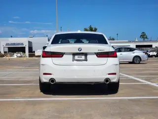BMW Serie 3 2025 330i 4dr Sedán
