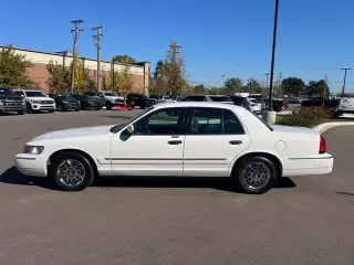Mercury Grand Marquis 2000 GS 4dr Sedán
