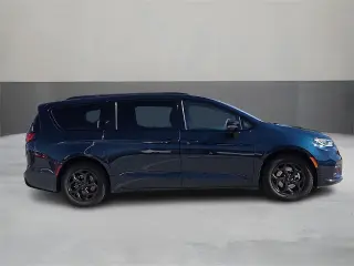Chrysler Pacifica Híbrido Enchufable 2024 S Aparencia 4puertas Minivan
