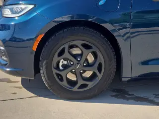 Chrysler Pacifica Híbrido Enchufable 2024 S Aparencia 4puertas Minivan